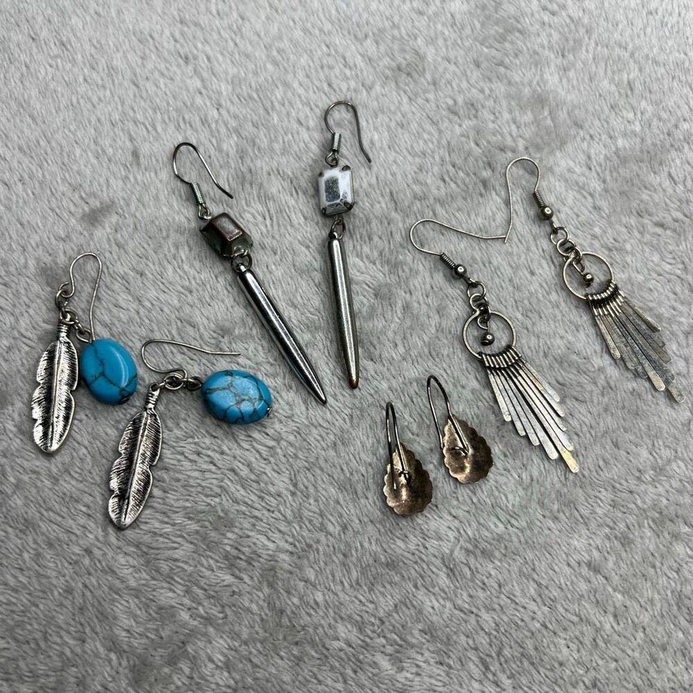 Vintage 4 Pairs of Silver Tone Earrings: Small Dangles, Feathers, Dream Catcher - Picture 10 of 10